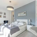 Rentapart Sadova Apartment *
